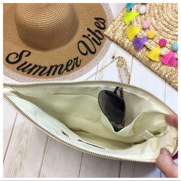 LAST ONE! Gorgeous Embroidered Clutch - Picture 4 of 4